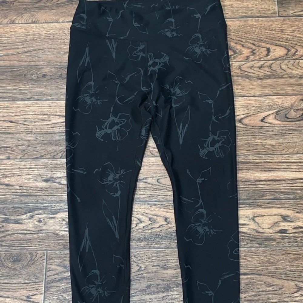 7/8 Fabletics Floral Pattern Leggings - image 3